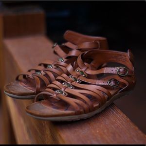 Baretraps Brown Strappy Gladiator Sandals, size 10